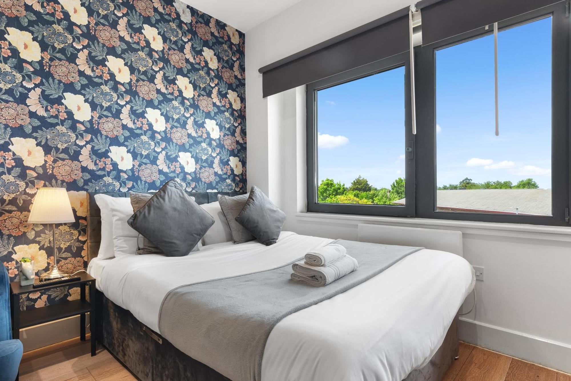 Modern One Bedroom Flat - Sleeps 5 -Near Heathrow - London Ub3 Eksteriør bilde