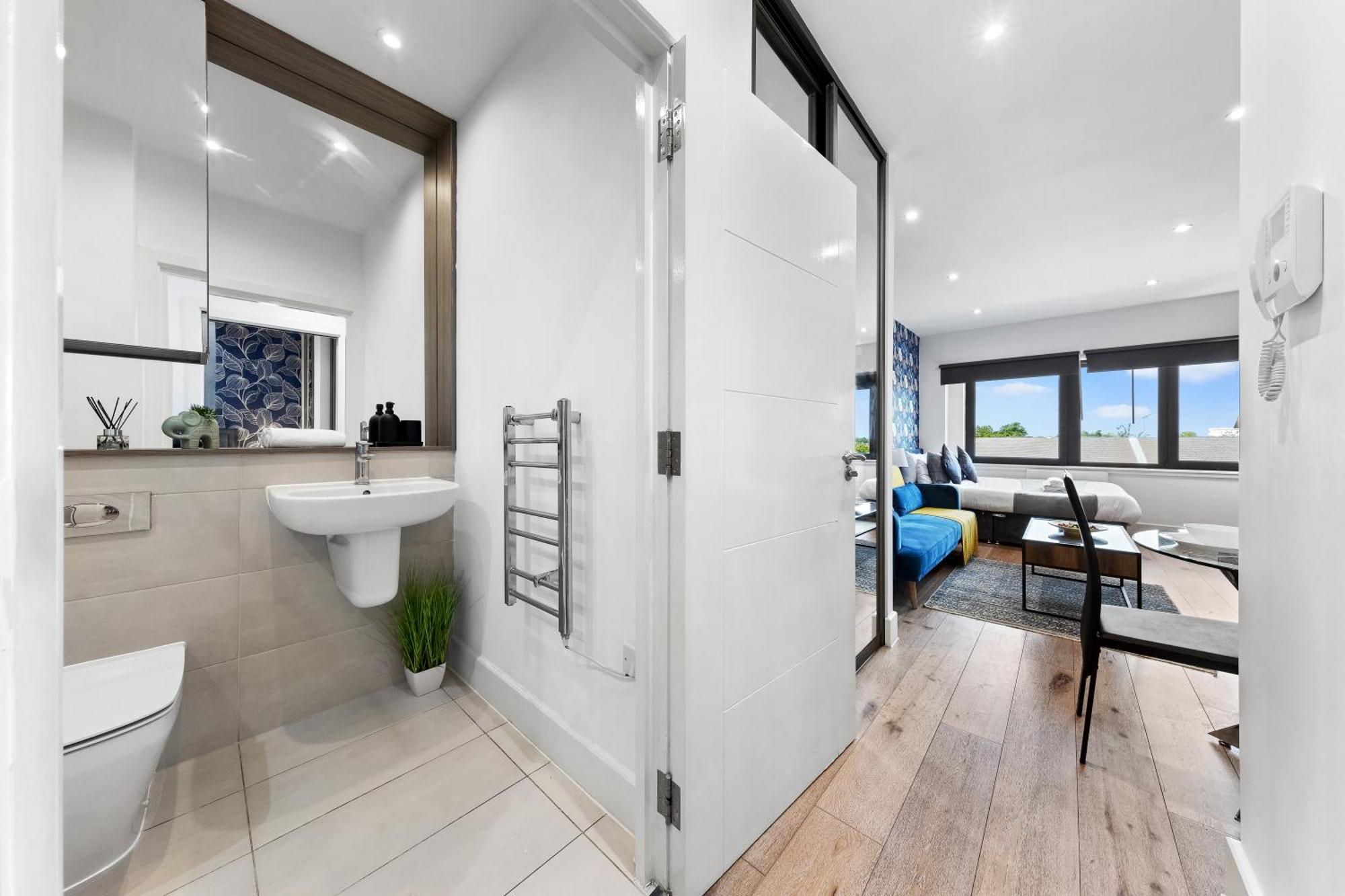 Modern One Bedroom Flat - Sleeps 5 -Near Heathrow - London Ub3 Eksteriør bilde