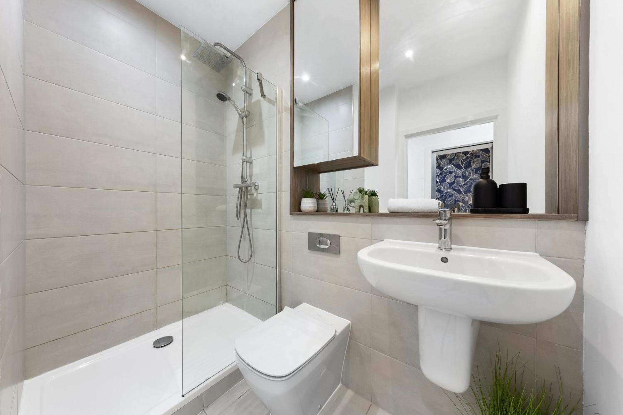 Modern One Bedroom Flat - Sleeps 5 -Near Heathrow - London Ub3 Eksteriør bilde